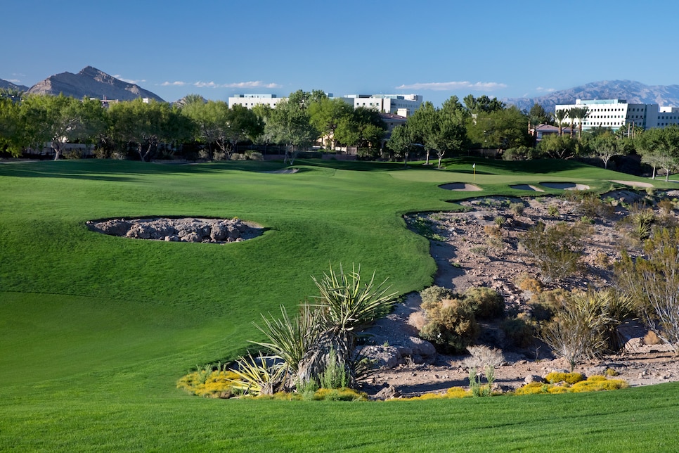 /content/dam/images/golfdigest/fullset/course-photos-for-places-to-play/TPC Las Vegas hole 17.jpg